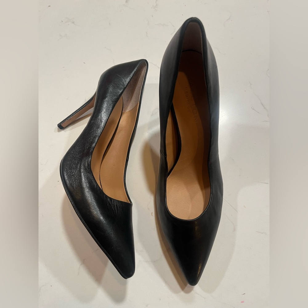 Halston Heritage Terri fine leather classic high heel shoes size 9